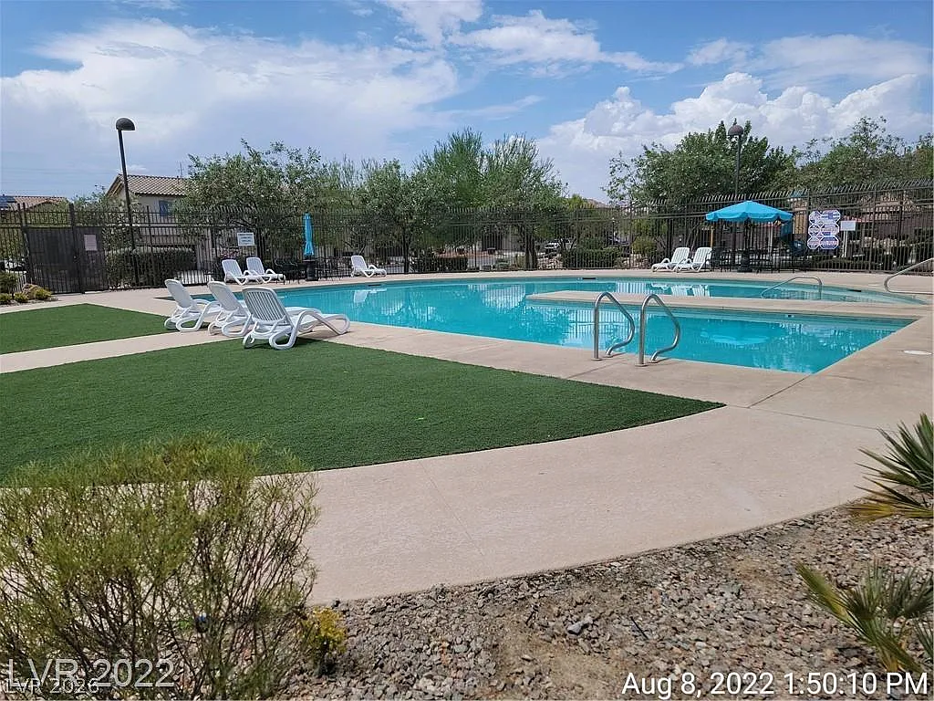 3 bed, 2.5 bath, 1458 sqft, $1,950 — Photo 2