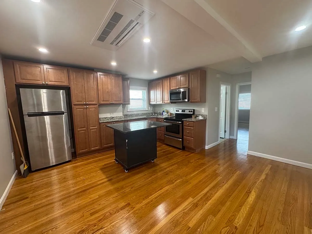 1 bed, 1.0 bath, 650 sqft, $2,000 — Photo 3