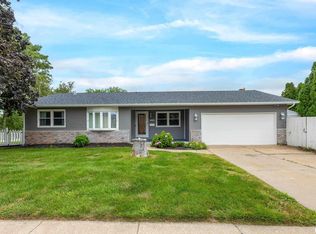 3205 N Pine St, Davenport, IA 52804