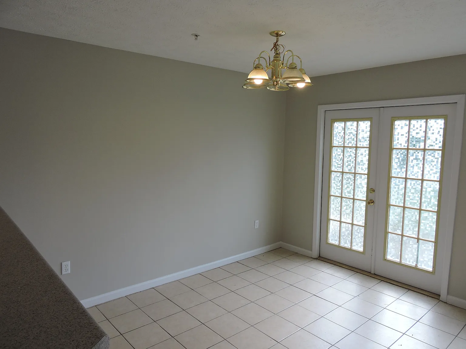 3 bed, 2.0 bath, 1440 sqft, $1,400 — Photo 3