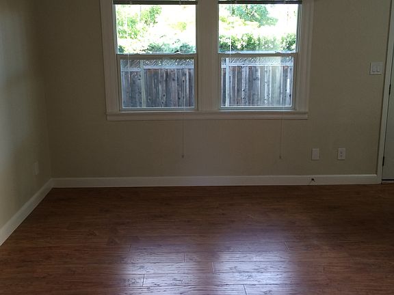 4th image of 3136 Plum St #B