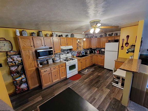 3rd image of 42 Benson St