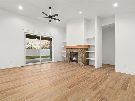 3rd image of 2547 Kaley Ln