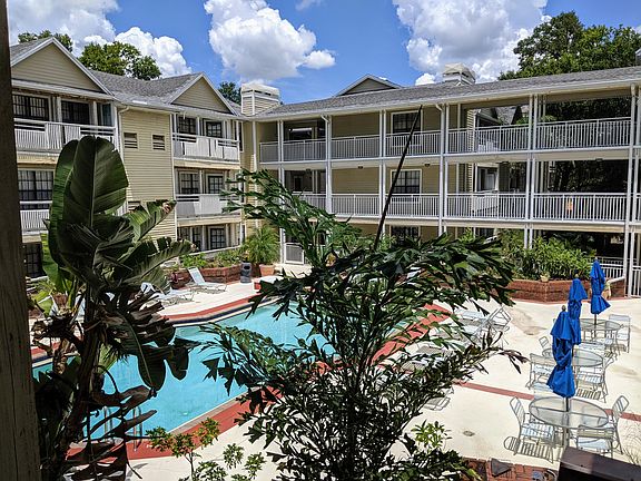 4th image of 1000 W Horatio St APT 211
