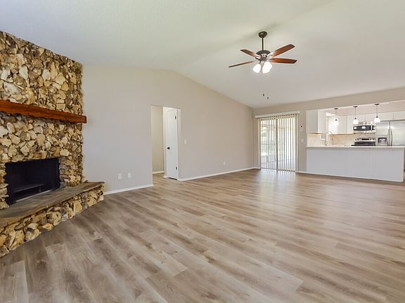 5th image of 10423 Cedarhurst Ave