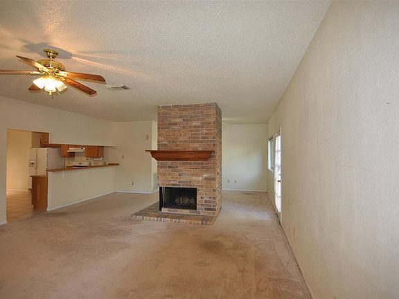 4th image of 2308 Parkview Dr