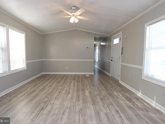 4th image of 18 Mary Dr