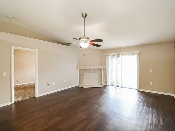3rd image of 1684 Dartmouth Dr