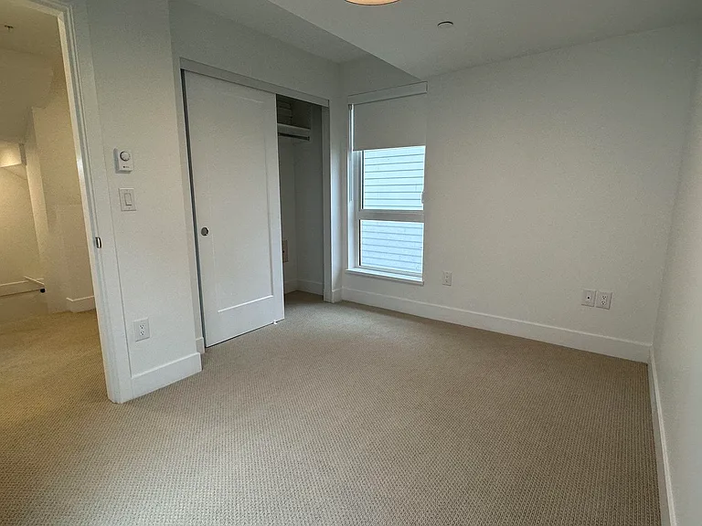 1306 Laval Sq — Photo 10