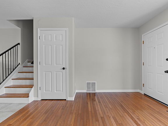5th image of 341 W 2280th St N