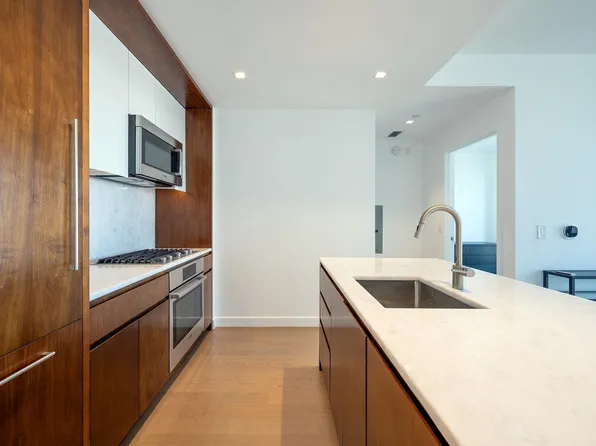 75 Park Lane South image 3 of 23