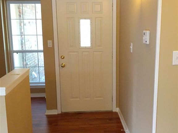 3rd image of 4861 Livingston Dr