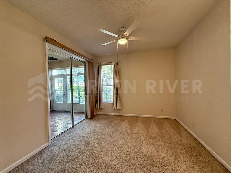 204 Augusta Cir — Photo 23
