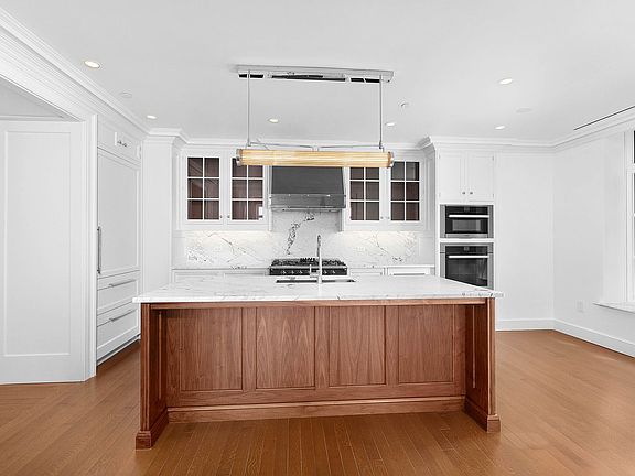 4th image of 150 E 78th St #7B