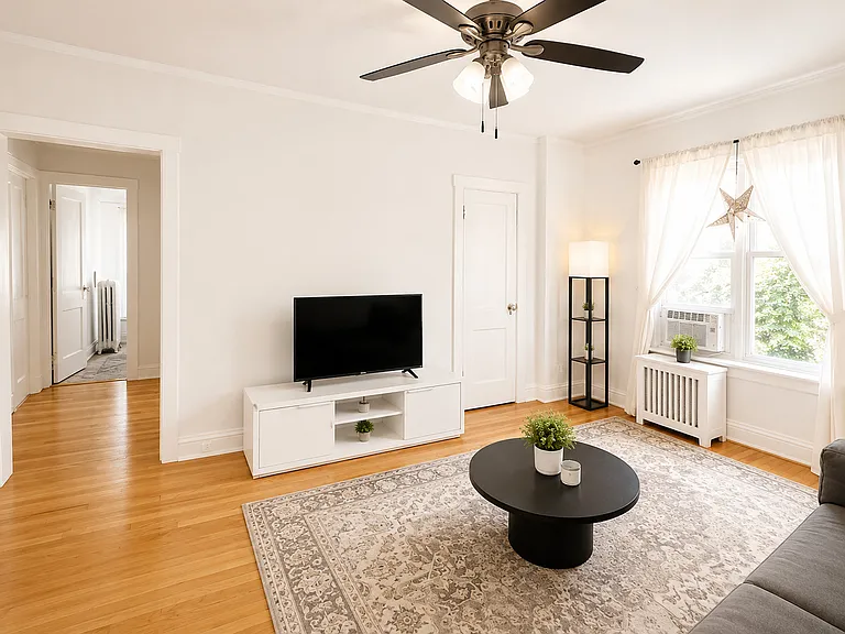 652 W Oakdale Ave #1S — Photo 5