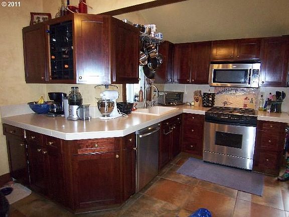 2nd image of 115 W 31st St