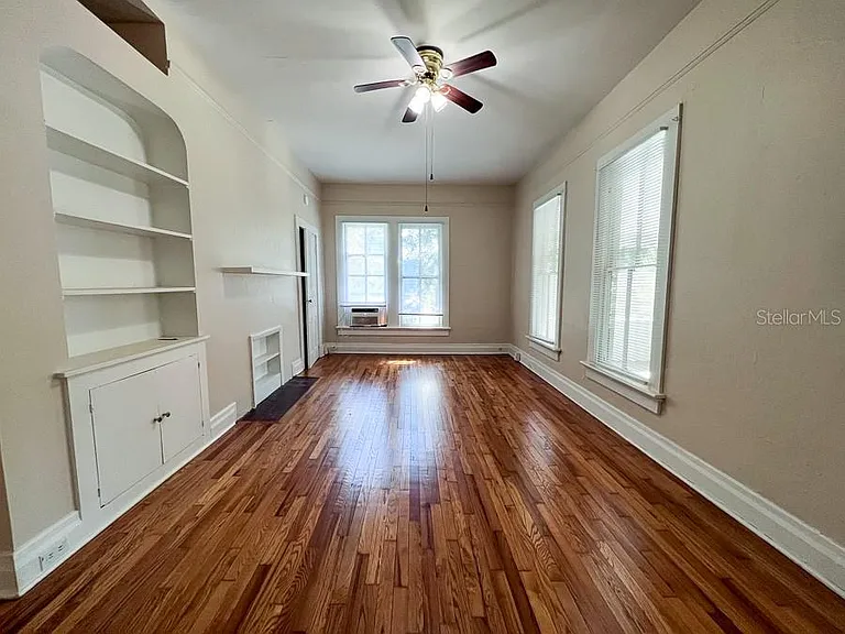 318 NE 2nd Ave #5 — Photo 6