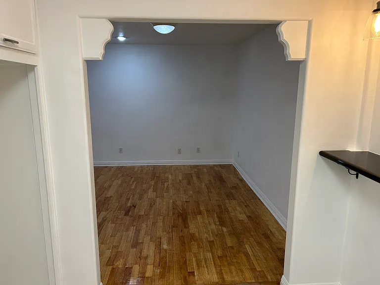 11741 Benfield Ave — Photo 10