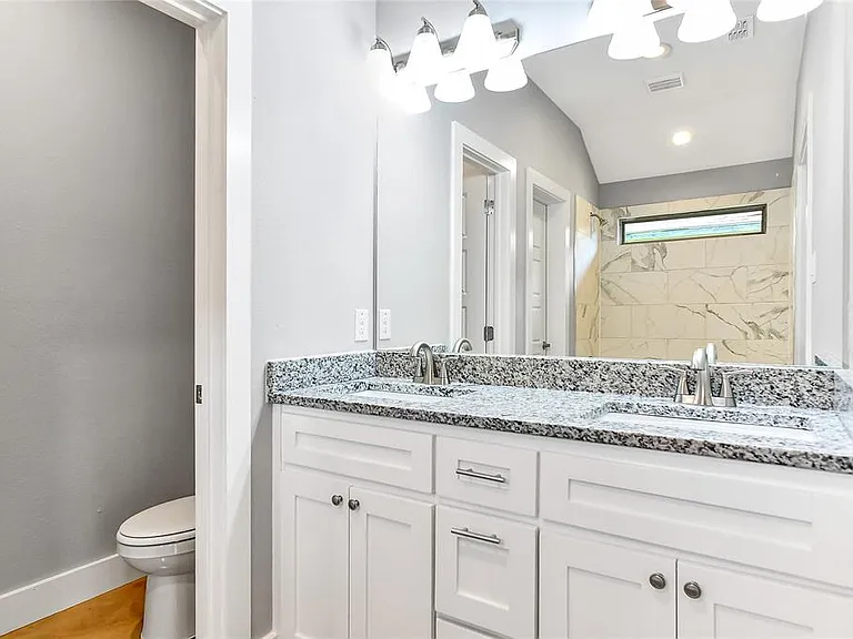 2205 N Hickory St — Photo 16