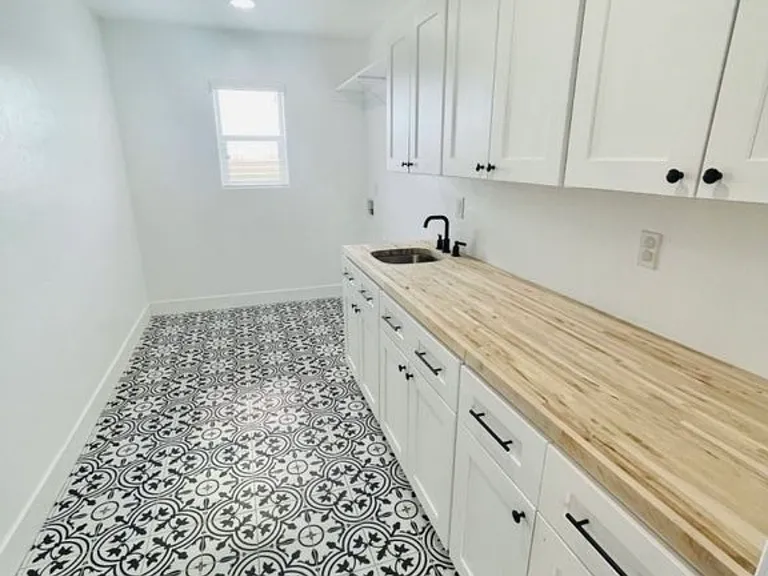 1856 N Cota Ln — Photo 23