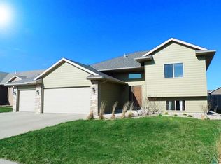 5213 S Breezeway Ave, Sioux Falls, SD 57108