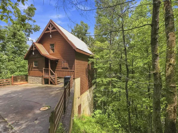 2416 Balsam Cir, Sevierville, TN 37876
