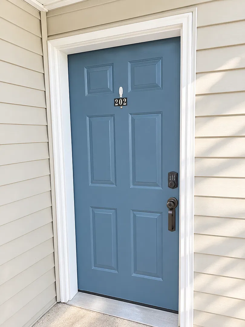 Welcome Home! Beautiful, Like-New 2-Bedroom Condo in a Convenient Location — Photo 3