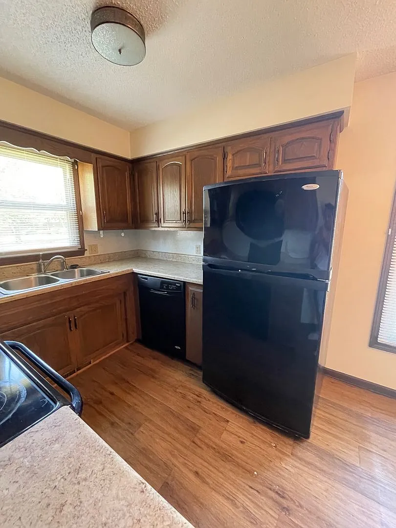 1408 - 1410 E. Camino Alto — Photo 4
