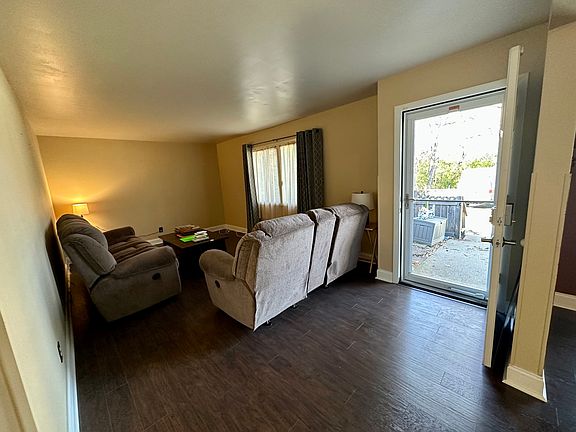 4th image of 907 Royal Dr APT 2B