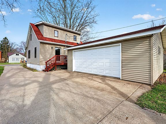 5th image of 223 Reuter Avenue
