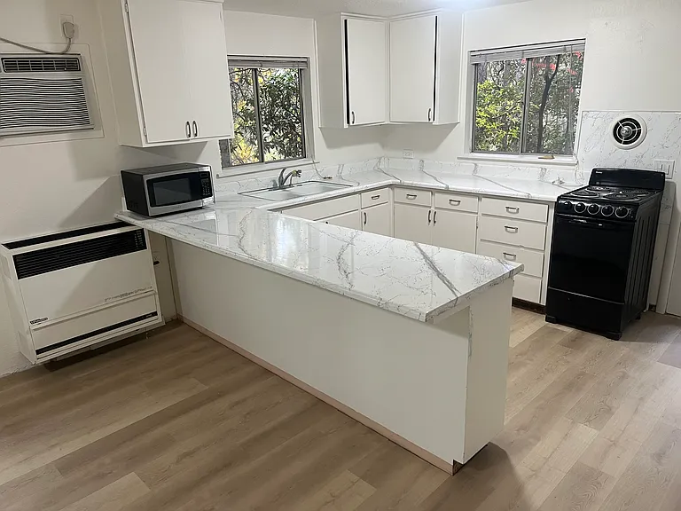 1860 Point View Dr #3 — Photo 1