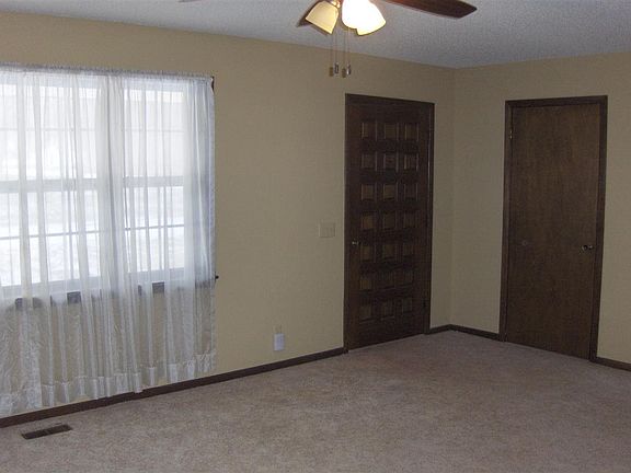 5th image of 1001 N Elm St