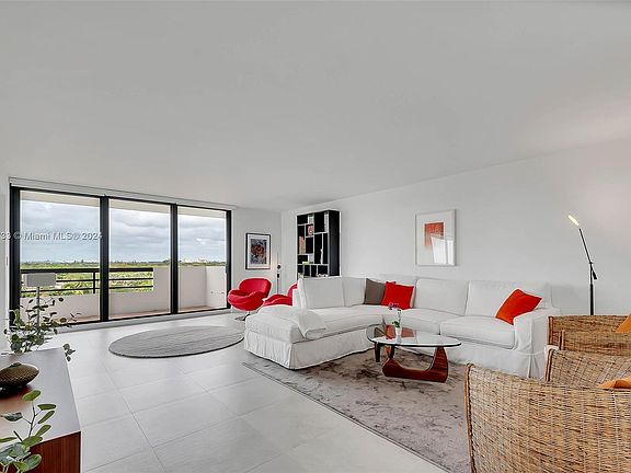 3rd image of 720 Coral Way APT 8A