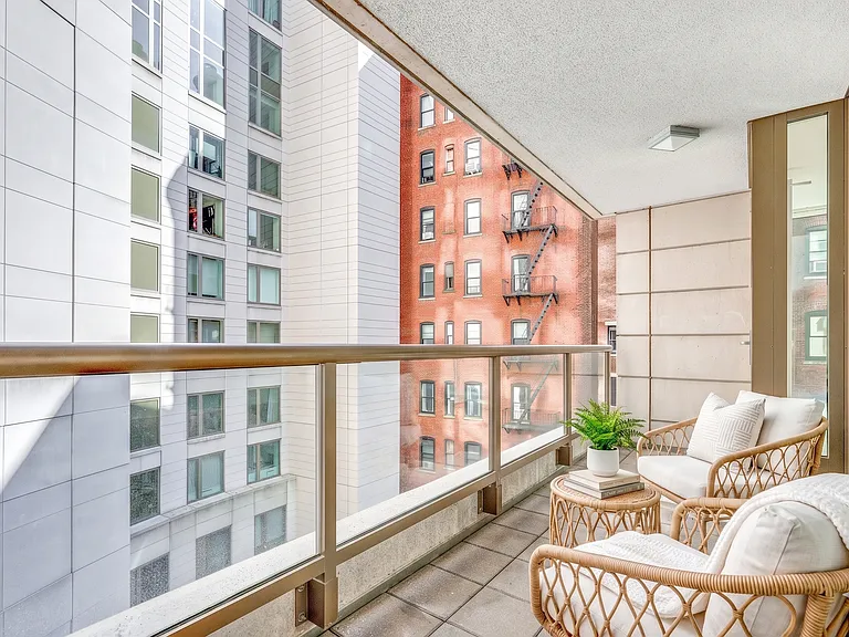 240 Riverside Blvd #80 — Photo 10