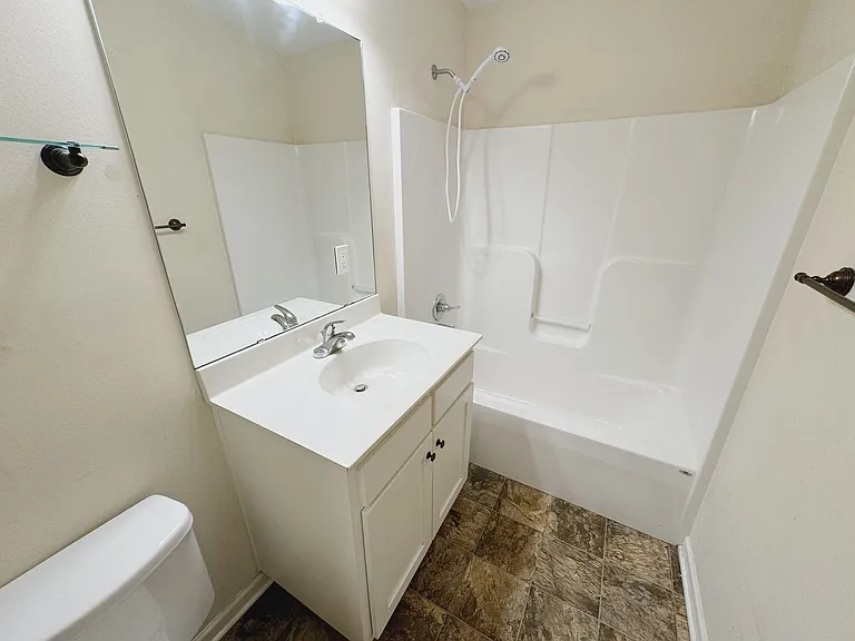 804 E Clark St — Photo 16