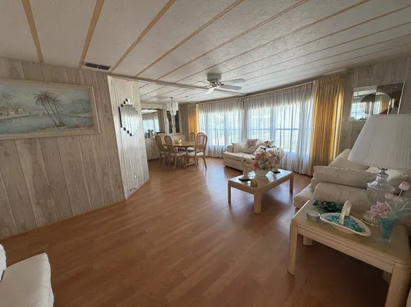 587 Plaza Del Sol, North Fort Myers, FL 33917