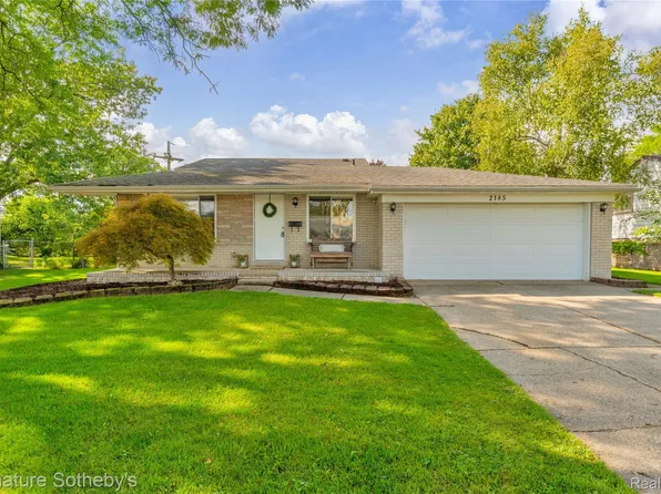 2185 Hempstead Dr, Troy, MI 48083