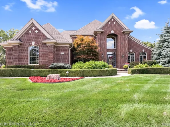 54127 Salem Dr, Shelby Township, MI 48316