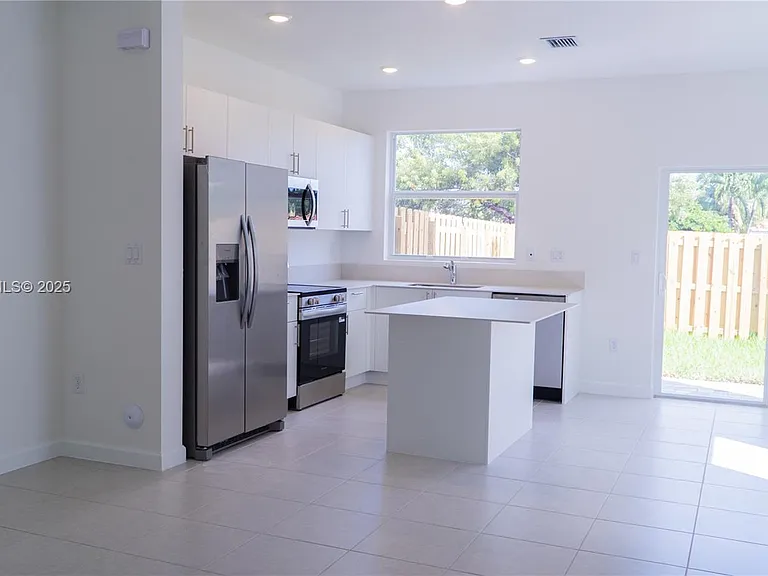 27651 SW 155th Ave — Photo 4