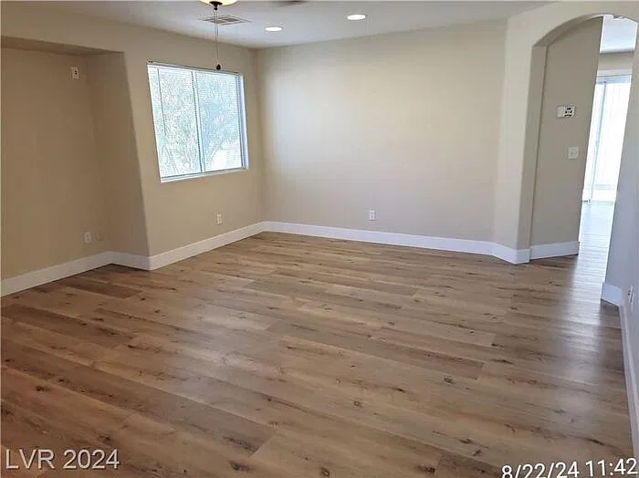 3 bed, 2.5 bath, 1478 sqft, $1,987 — Photo 3