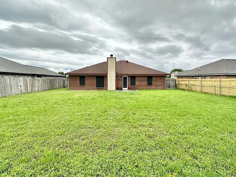 3805 Sawtooth Dr — Photo 11