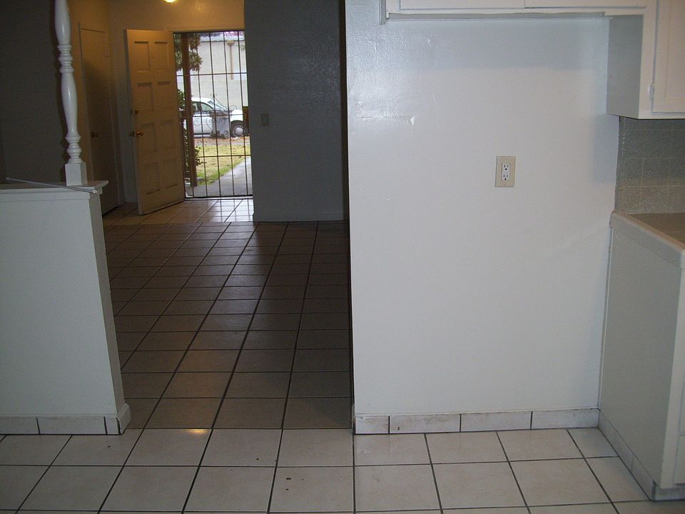 2nd image of 4866 E University Ave APT B