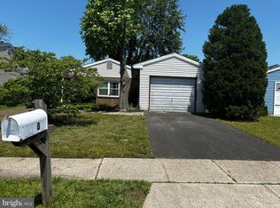 8 Sheffield Pl, Southampton, NJ 08088