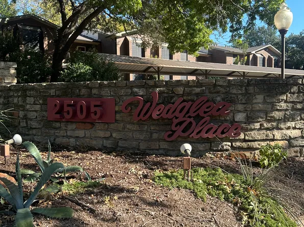 2505 Wedglea Dr APT 123, Dallas, TX 75211