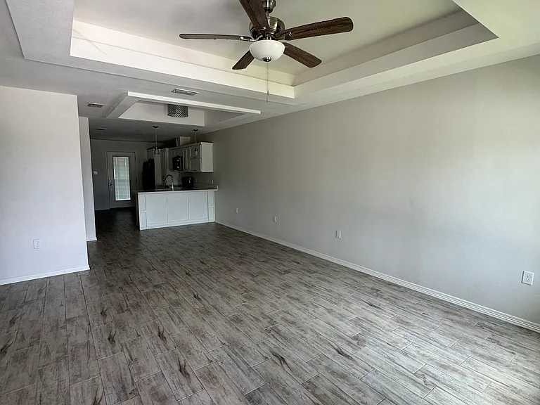 1605 Los Alamos St #A — Photo 3