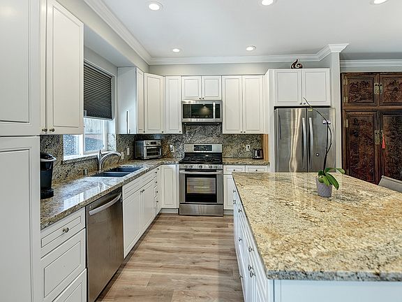 2nd image of 158 Wellington Ave