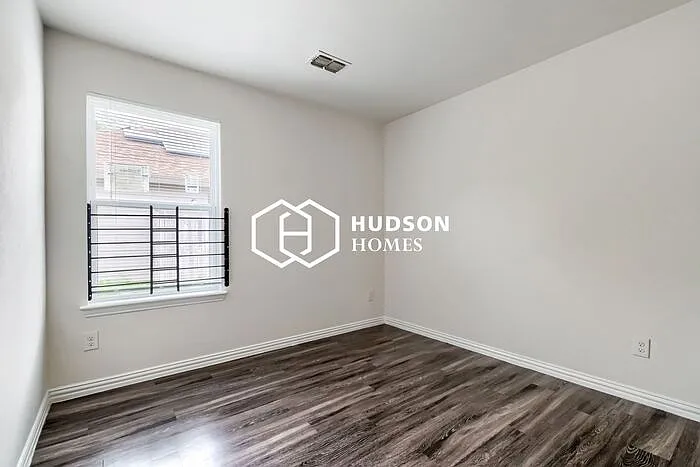 3627 Sidney St — Photo 8