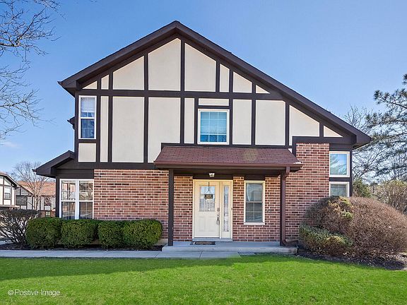 2nd image of 210 Stoneybrook Ln