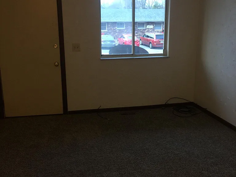 715 Patty Dr — Photo 2