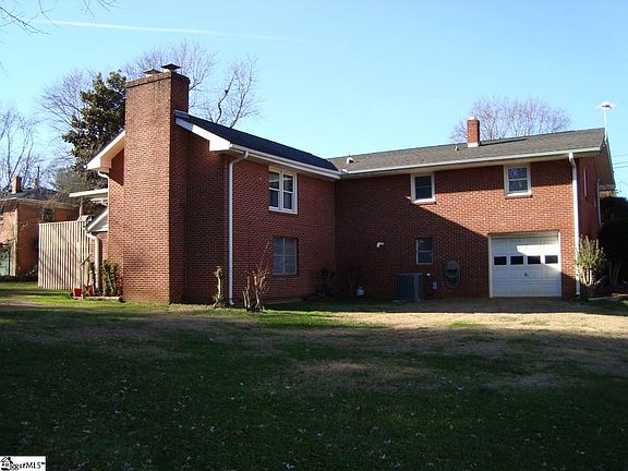 3rd image of 8 Latham Dr